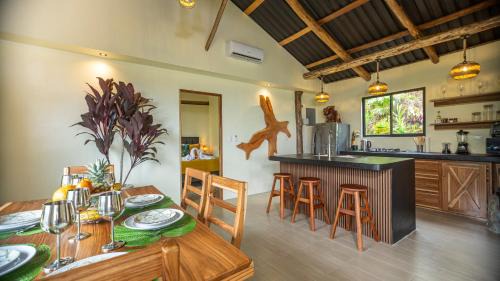 Penas Blancas House | Cabañas Caeli, El Toucan, Peaceful Rainforest Retreat with Stunning Views
