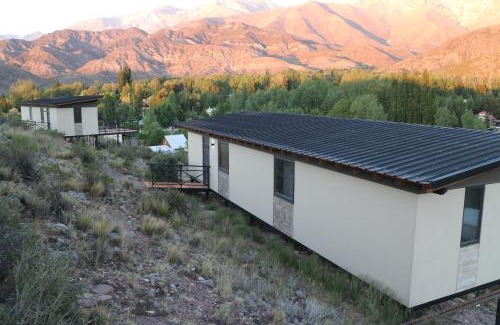 Salto Ski Chalet | Cabañas Vista Montana
