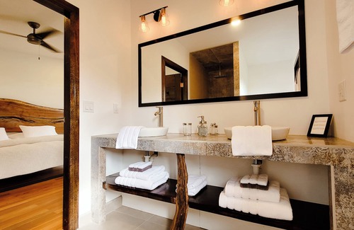San Ignacio Cabin | Cabana 2 -Modern amenities cabin, on the banks of the Belize River