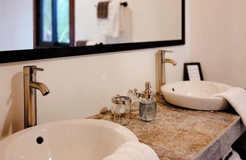San Ignacio Cabin | Cabana 2 -Modern amenities cabin, on the banks of the Belize River