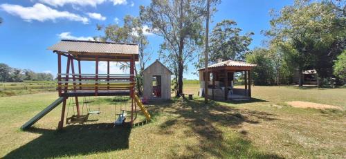 Osorio House | Cabana Cristal ll Campestre Em Sítio ll Wi-Fi Nômade Digital ll Táxi Fácil II Forno Microondas ll Quiosque Churrasqueira ll 6km da Estrada do Mar ll 8,1Km Prefeitura II 7,2Km UFRGS Litoral II 12km do Morro da Borrusia e das Praias Tramandai