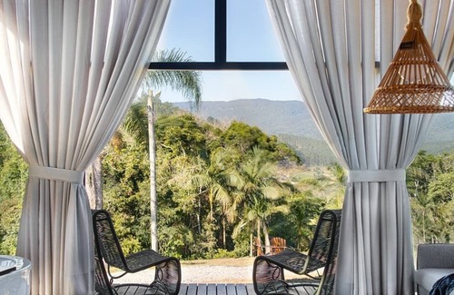 Ibirama Cabin | Cabana Moderna com Hidro e Vista Para as Montanhas