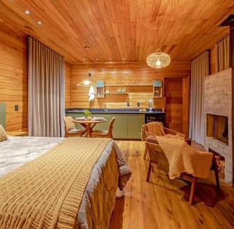 Urupema Apartment | Cabanas Alto Padrão com Jacuzzi, Lareira e cachoeira exclusiva