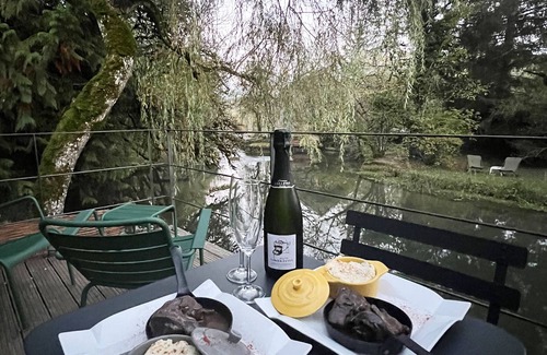 Frenois Cabin | Cabane in Burgundy with Wi-Fi sleeps 2: original, nature, romantic weekend
