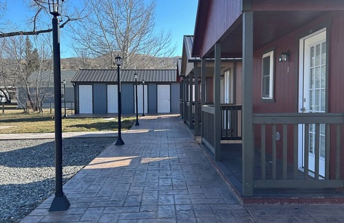 Reed Point Cabin | Cabin 1 in peaceful Reed Point 3 minutes from Yellowstone River