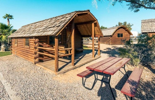 Ehrenberg Cabin | Cabin 2 · Rustic River Cabin!