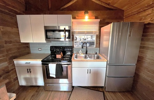 Hemphill House | Cabin 5 Waterfront Cedar Cabin, Deck