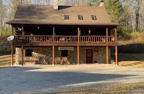 Lock Haven Cabin | Cabin 8 miles to Pine Creek Pa. Minutes to ATV and snow mobile trail and Hyner