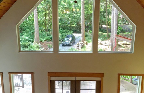 Glacier Cabin | Cabin 99 is a Charming Cabin with a hot tub and Pet Friendly