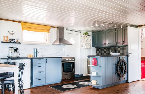 Midtsandan House | Cabin by the fjord just outside Trondheim.