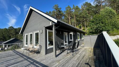 Hardangerfjord House | Cabin by the lake with 3 bedrooms