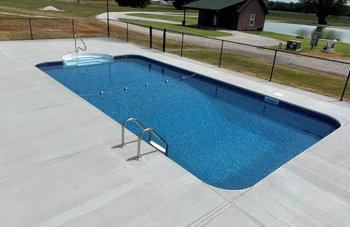 Muscle Shoals Cabin | Cabin C by the Pond - King Bed - Swimming Pool