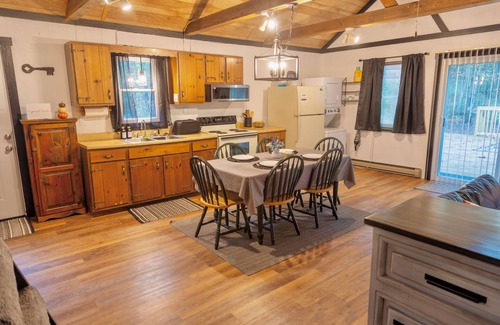 Calvin Cabin | Cabin Close to Raystown Lake Hot Tub Fire Pit Newly Renovated