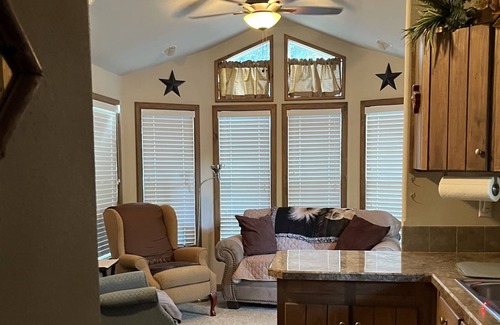 Smithville Cabin | Cabin close to the Colorado River