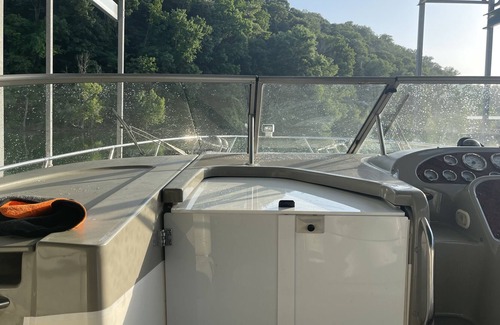 Nancy Boat Rental | Cabin Cruiser on the Water