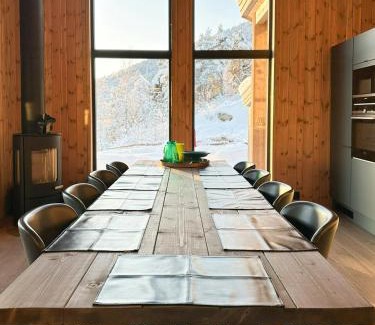 Luster House | Cabin Embraced By Extrairdinary Nature