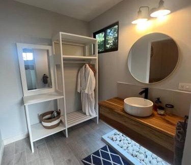 Palma Apartment | Cabin Featuring Jacuzzi and Pool in La Fortuna