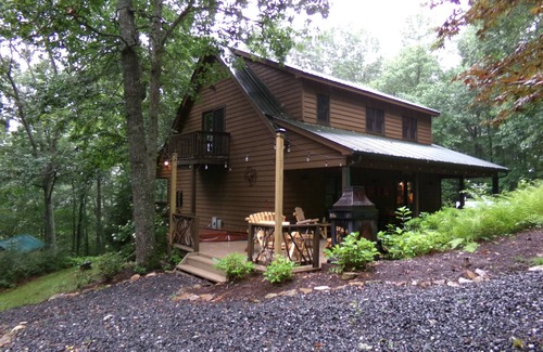 Laurel Springs Cabin | Cabin Fireplace Mountains Game Room Jefferson, NC