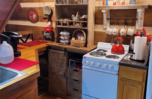 Dandridge Cabin | "Cabin for Two" Smoky Mtn Tourist Area/Pool/Fire Pitn