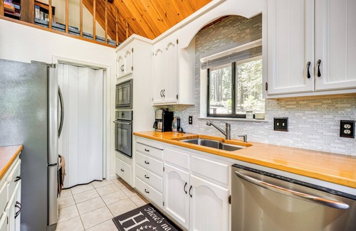 Arnold Cabin | Cabin Getaway Near Big Trees Park: Game Room, Deck