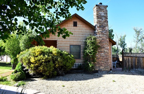 Zion National Park East Entrance Cabin | Cabin in Apple Orchard - Pool - Hot Tub -Farm -Breakfast -Quiet Side Zion -Bryce