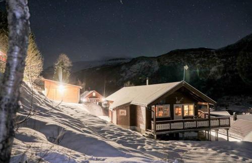 Svidalen House | Cabin in Hodlekve with 5 bedrooms & hot tub.