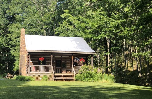 Franklin Cabin | ~ Cabin in the Wildwoods ~ Secluded ~ Rustic ~ Family Friendly~