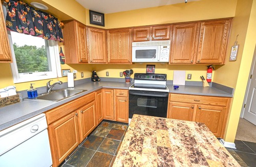 Oakland House | Cabin in the woods, hot tub, pool table, fire pit, swing set