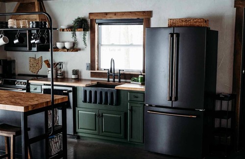 Houston Cabin | CABIN IN THE woods with pond and trails