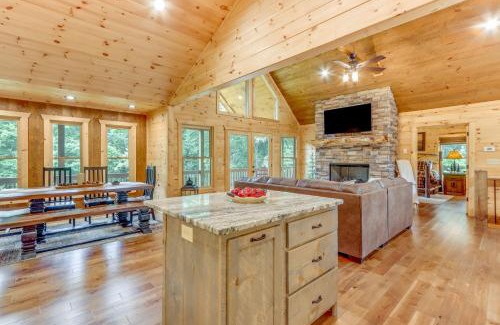Mineral Bluff House | Cabin Near Blue Ridge with Fire Pit and Large Deck