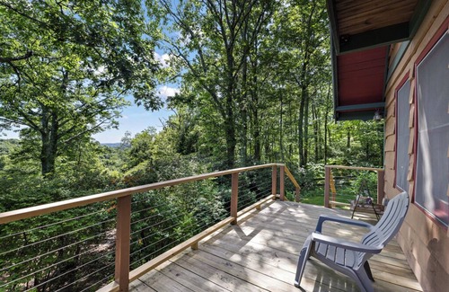 Blowing Rock Cabin | Cabin near BR/Boone, fire pit, WIFI, secluded, nearby hikes, and VIEWS!