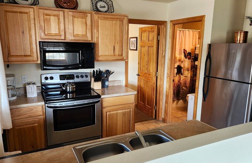 Zion National Park East Entrance Cabin | Cabin Near the Woods -Pool - Hot Tub -Breakfast -Quiet Side of Zion -Near Bryce