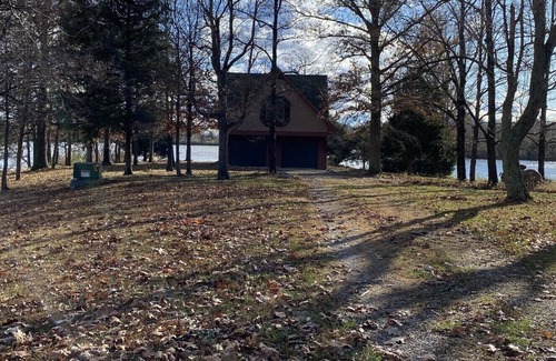Scheller House | Cabin on Lake Minutes from Rend Lake