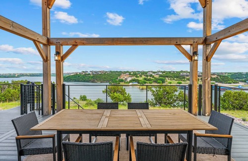 Graford House | Cabin on the Cliff/Possum Kingdom Dock Views