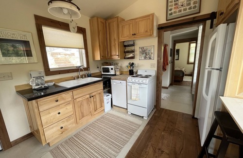 Victor Cabin | Cabin on the Creek