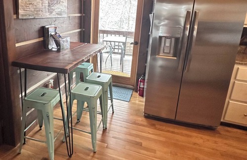 Pittsburg Cabin | Cabin on the Lake! Just minutes from Daniel Boone National Forest.