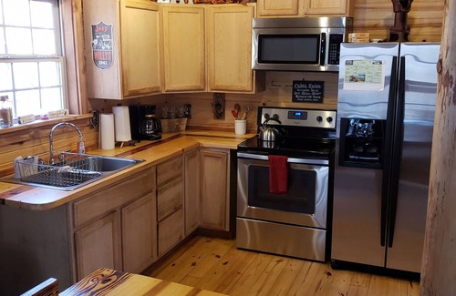 Ozone Cabin | Cabin overlooking creek close to National Forrest a great place to relax