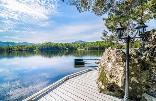 Seljord Cabin | Cabin pearl at Seljordsvatn with its own annex, jetty, private beach and boat