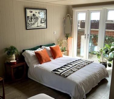 Warwick House | Cabin Retreat in the heart of Warwick.