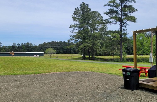 Broaddus Cabin | Cabin Sleeps 4 to 6 Just minutes from Lake Sam Rayburn