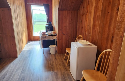 New Bothwell Apartment | Cabin Style Private Studio Indoor Garage
