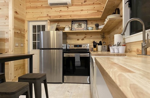 Fredericksburg Cabin | Cabin w/hot tub and fire pit close to town & wine