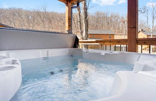 Hollister House | Cabin w Water View-Community Indoor Pool-Pvt Hot Tub-Free Local Attraction Tickets