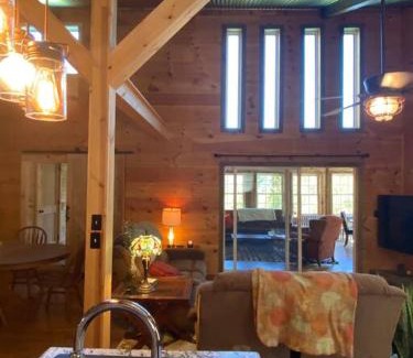 Hot Springs House | Cabin with a view in Hot Springs—walk to AT