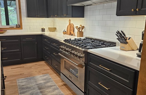 Adams Cabin | Cabin with hot tub, heated swimming pool and acres of backyard hiking