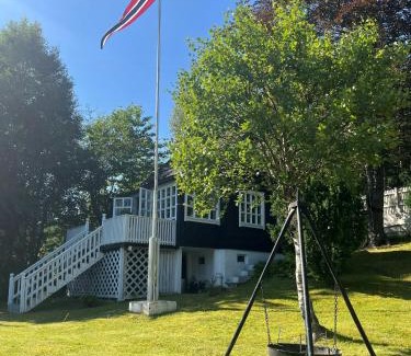 Glomset House | Cabin With Shoreline By Brusdalsvannet Lake