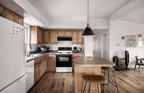 Berkeley Springs Ski Chalet | Cabin: Wraparound Deck, WiFi, Grill, Dog-Friendly!