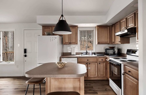 Berkeley Springs Ski Chalet | Cabin: Wraparound Deck, WiFi, Grill, Dog-Friendly!