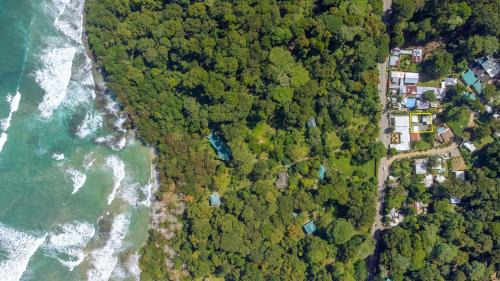 Chiguata House | Cabinas Sede Villalobos, 3Min from the Beach! Playa Chiquita