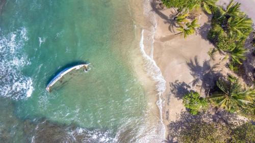 Chiguata House | Cabinas Sede Villalobos, 3Min from the Beach! Playa Chiquita